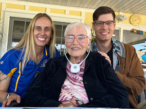 2 nurses with elderly woman